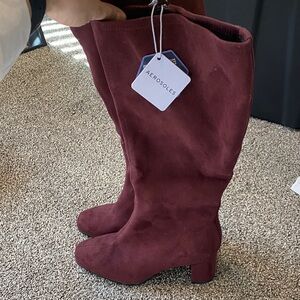 AEROSOLES Women's Tall Burgundy Boots in 8 Wide